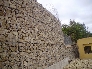 Muro construido en piedra natural